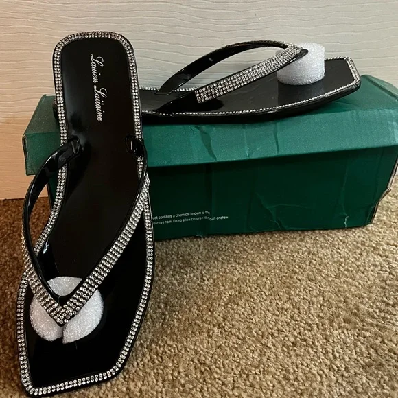 Lauren Lorraine/Tampa NWT Black and Silver Embellished sandals size 7 - Picture 2 of 5